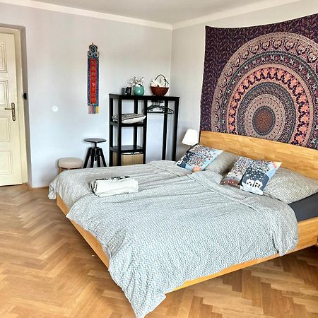 Knk Vibrant Central Spacious Hideaway Apartamento Hradec Králové Exterior foto
