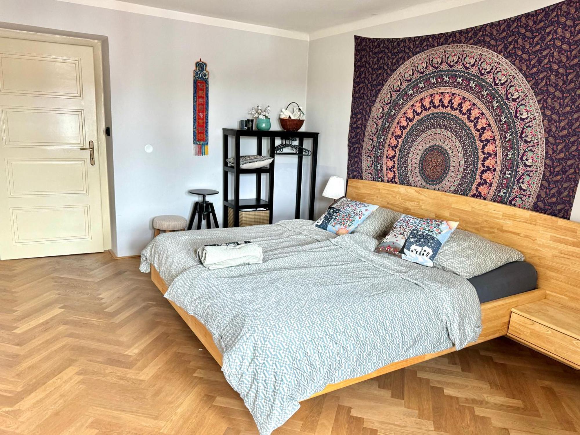 Knk Vibrant Central Spacious Hideaway Apartamento Hradec Králové Exterior foto